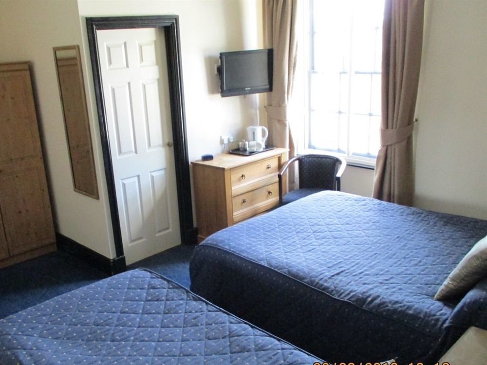 The County Hotel Haverfordwest Exterior photo